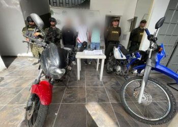 Capturados tres presuntos integrantes de un Grupo Armado Ilegal en el Meta con un arma de fuego y panfletos extorsivos