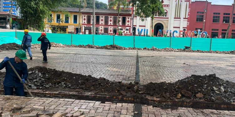 Continún los trabajos para mejorar la Plaza Los Libertadores en Villavicencio
