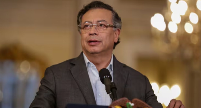 Petro pone condición para derogar decreto de consulta popular