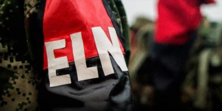 Eln confirma secuestro de dos policías en Arauca y advierte consecuencias si intentan rescatarlos